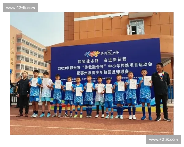 绿茵逐梦青春飞扬班级足球赛凝聚团结与拼搏力量展现风采共筑荣耀征程